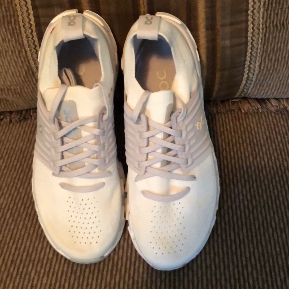 On cloud swift 3 brand new in box!! Never worn
